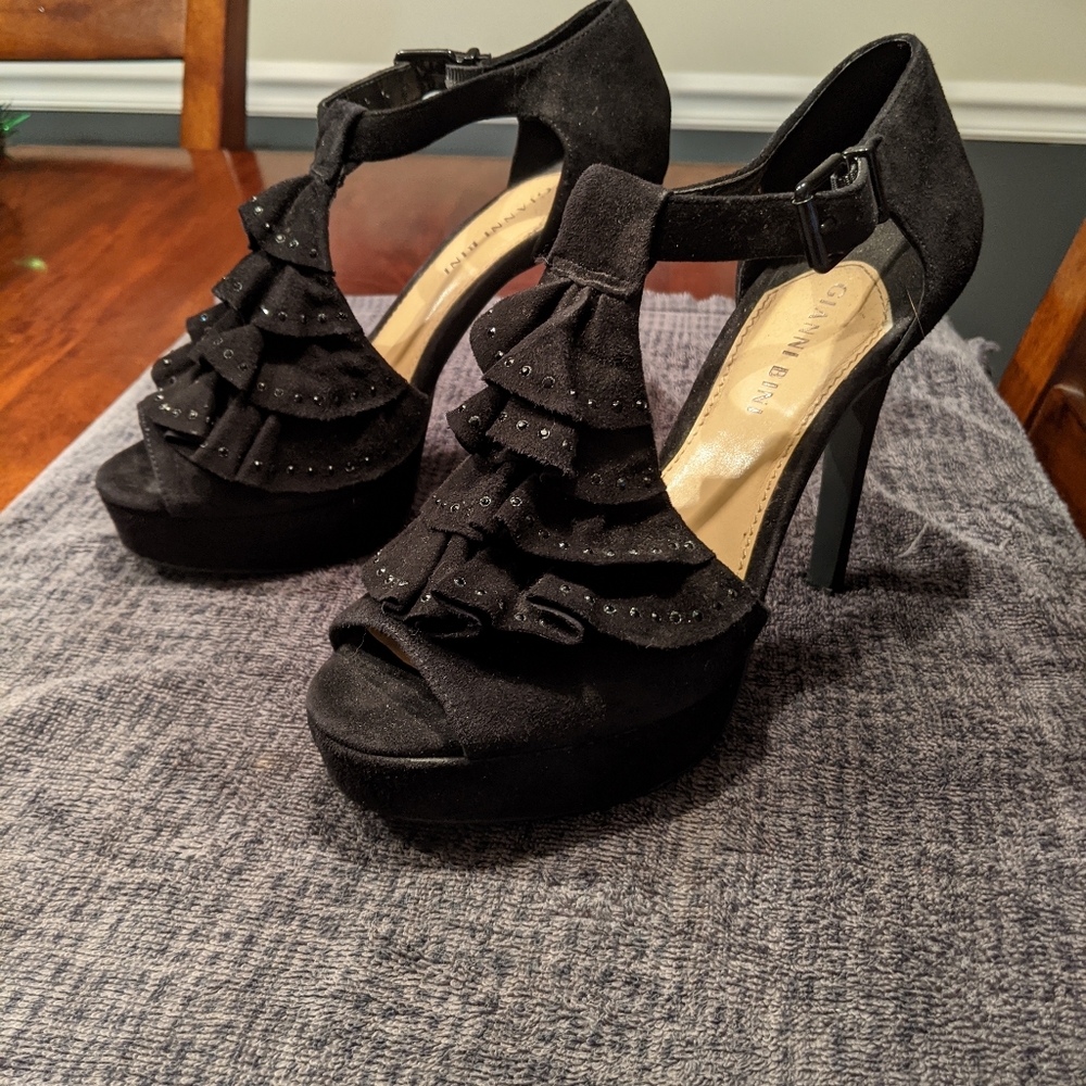 Gianni Bini ankle strap heels size 8M